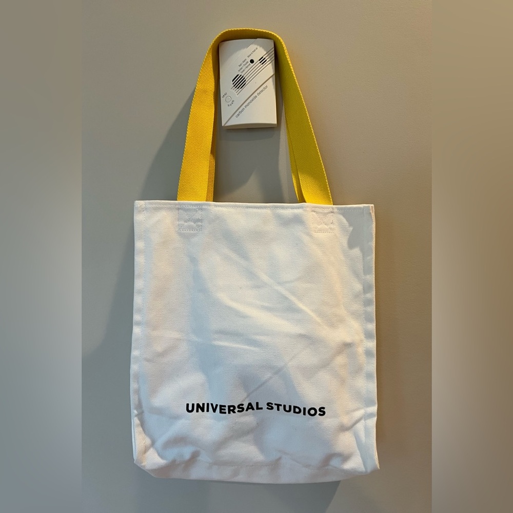 Nwot Universal Studios Despicable Me Minions Canv… - image 3